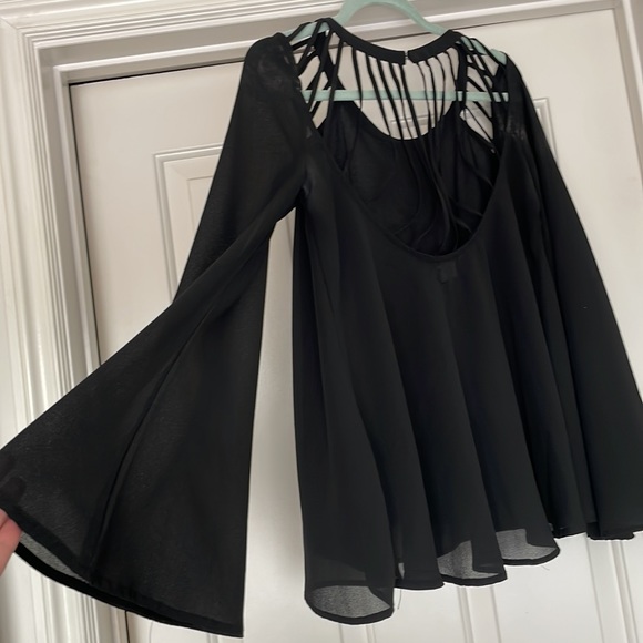 Long sleeve black top with string design - Picture 3 of 4